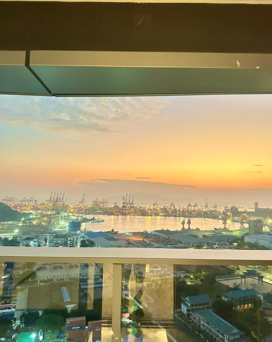 刚看了下南山赤湾124平的1978琅玥湾出租1.3-1.5万租金。看码头景观，当