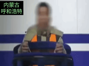 00后嫖客与70后失足阿姨，两人相差28岁，
被警方当场抓获，该51岁女子近期因