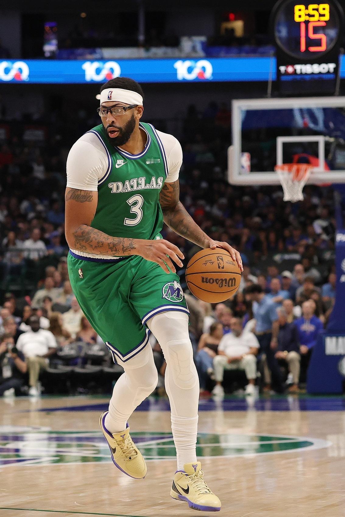 Tim MacMahon报道，多位消息人士透露表示未来几个月评估浓眉的交易市场是