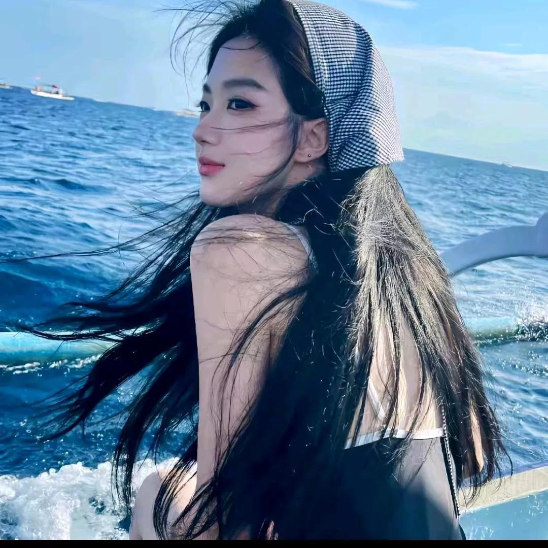 海边微风拂面，阳光正好，感受自由与美丽。海边温柔风 晚间的海风很美 海边游玩日常