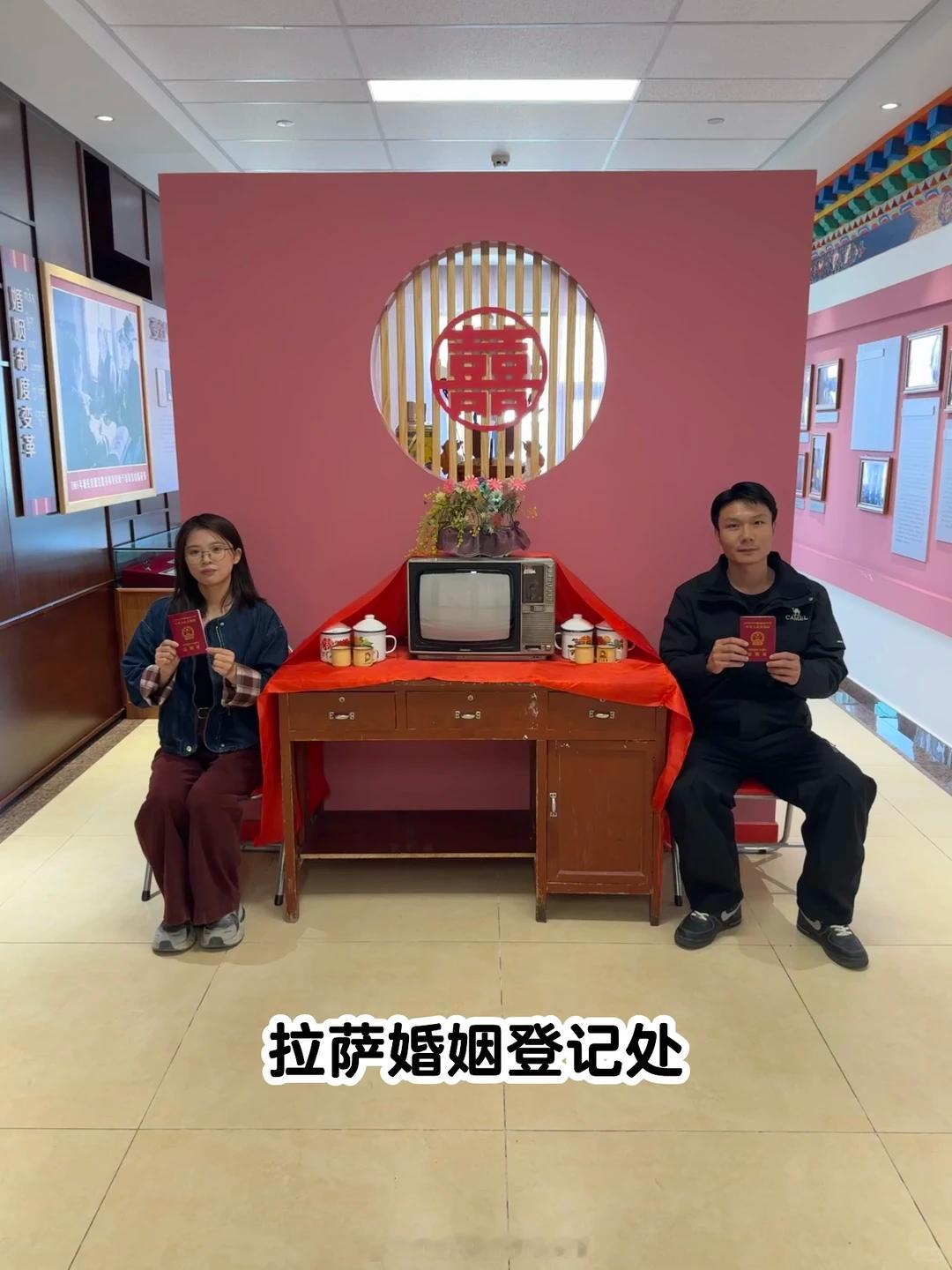 不是年轻一代不爱结婚，也许是他们不想走个流程过场作秀吧。订婚、迎亲、车队、婚宴、