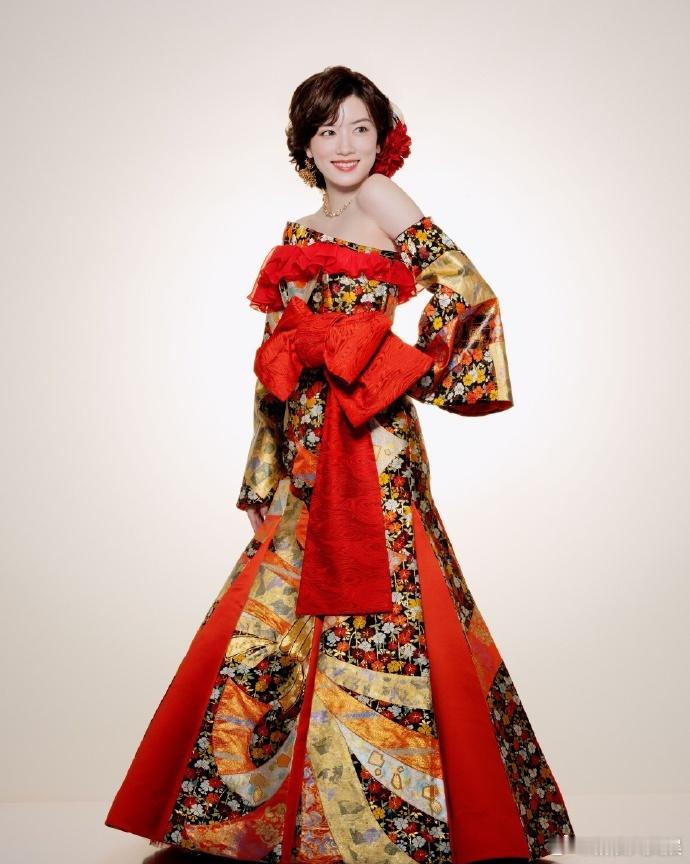 永野芽郁新剧演陪酒女郎 永野芽郁将主演漫改真人剧《朝日町的嬢王》，饰演从歌舞伎町