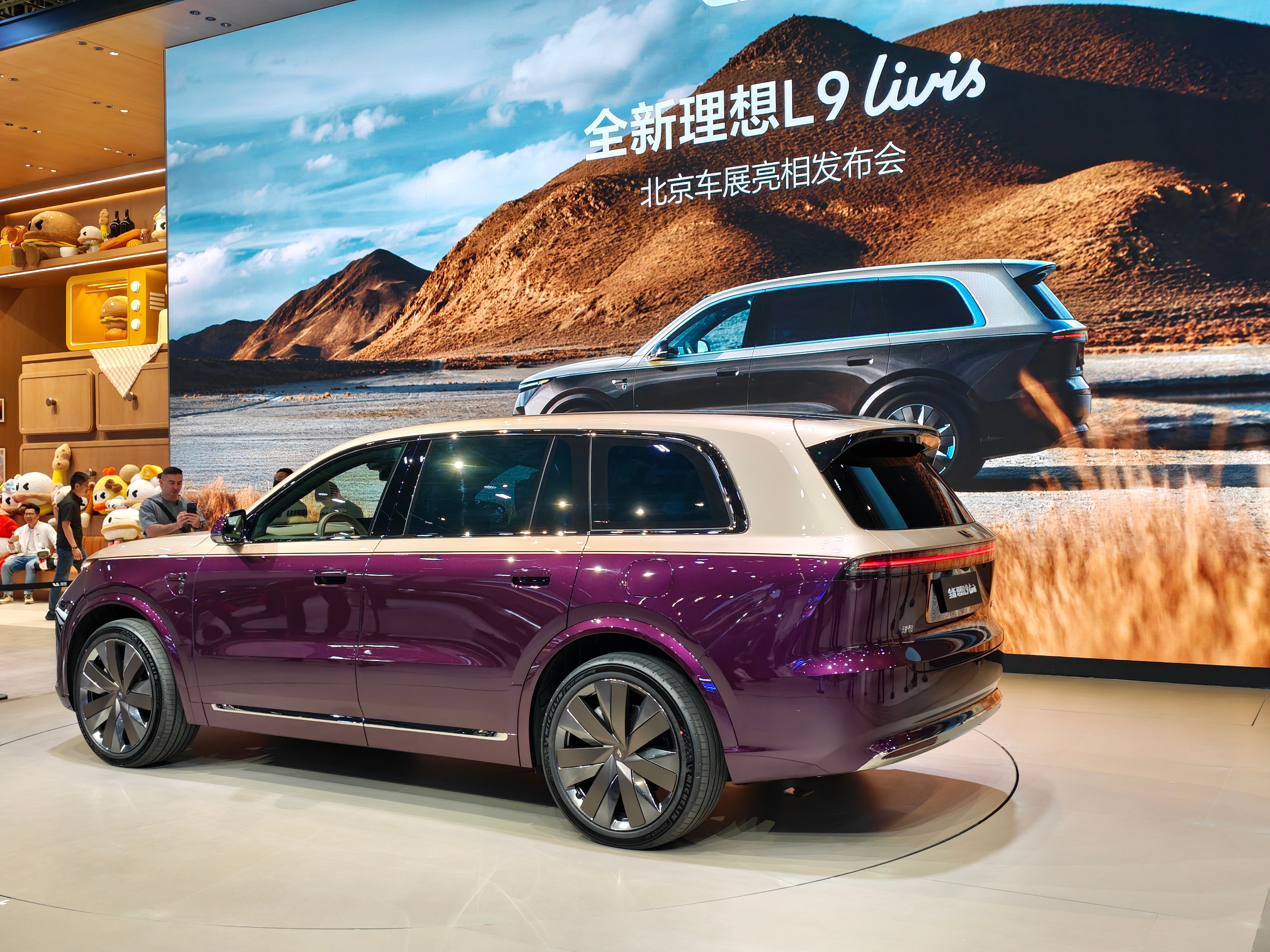 发现手机里还拍了点北京车展理想L9 livis的图，这个外观大家觉得怎么样？我觉