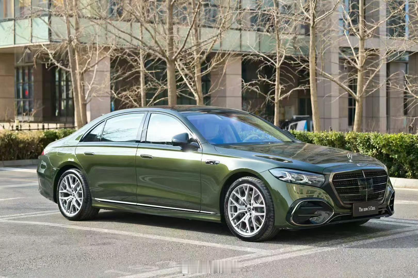 德国总理访华德国总理默茨在抢先体验新一代S-Class