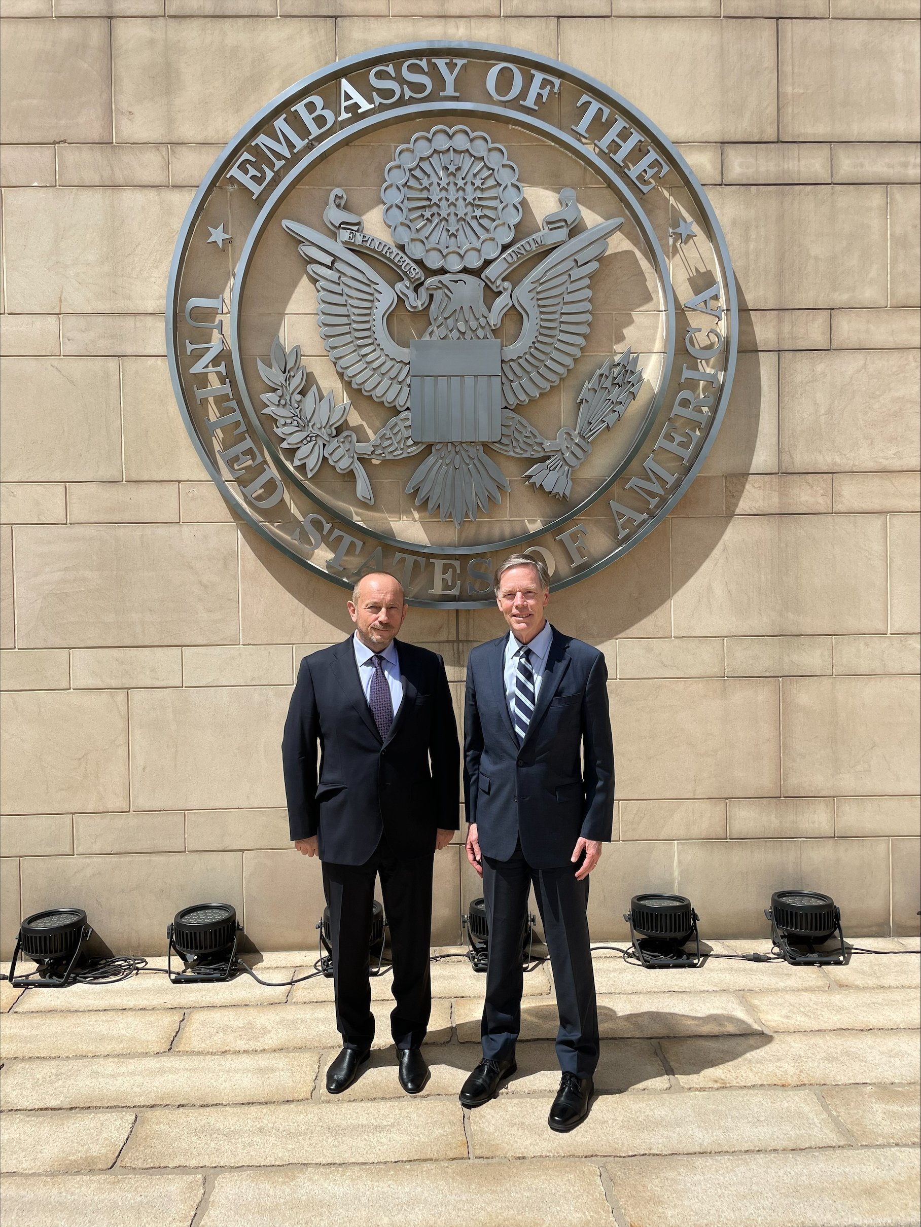 美国驻华大使伯恩斯会见乌克兰新任驻华大使帕弗洛·里亚比金。 ​​​