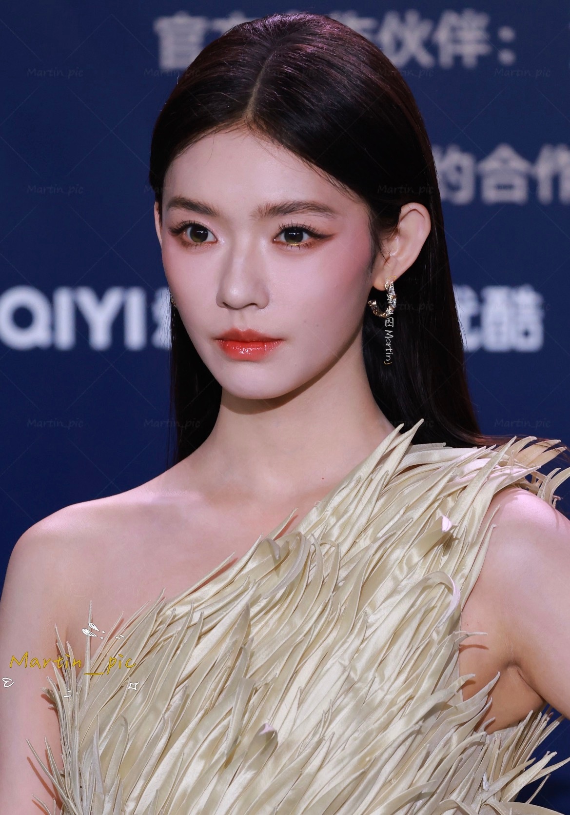 林允说我不跟男的比心就是和男的比什么心女孩子十八个螺旋反转都要比心林允