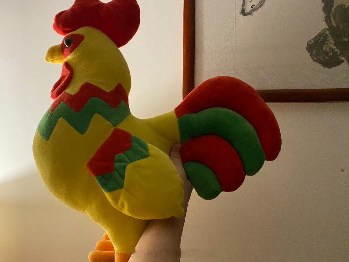 他是个军迷，瓦良格航母刚到大连，他就要登舰查看，可当时航母还是一团糟，无法保证安