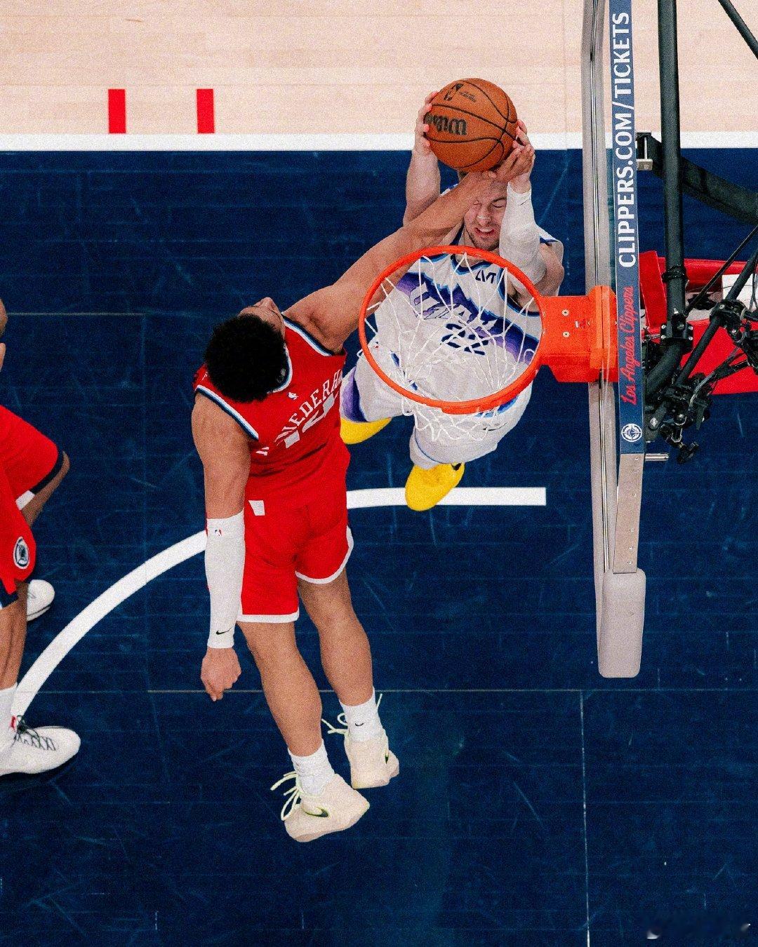 洛杉矶快船按照桑德斯的双向合同出场限制，他大致可以打到2月21日左右，而目前以他