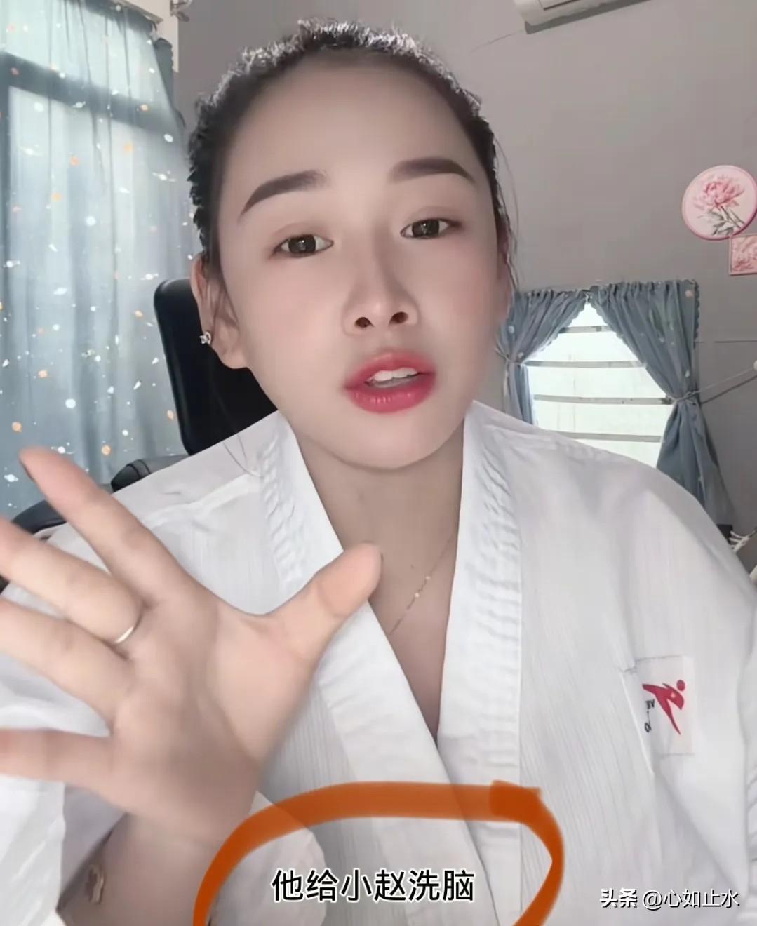 小赵的前妻紫霞直接怼上了。说得很坚决：要孩子自己生自己养，不要看我的。

事情就