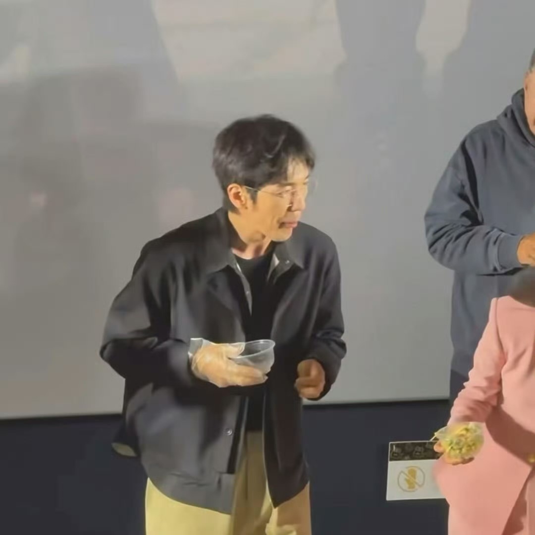 章若楠林允比心白宇比拳哈哈哈哈笑不活了！章若楠林允甜美比心，白宇直接硬核比拳，画