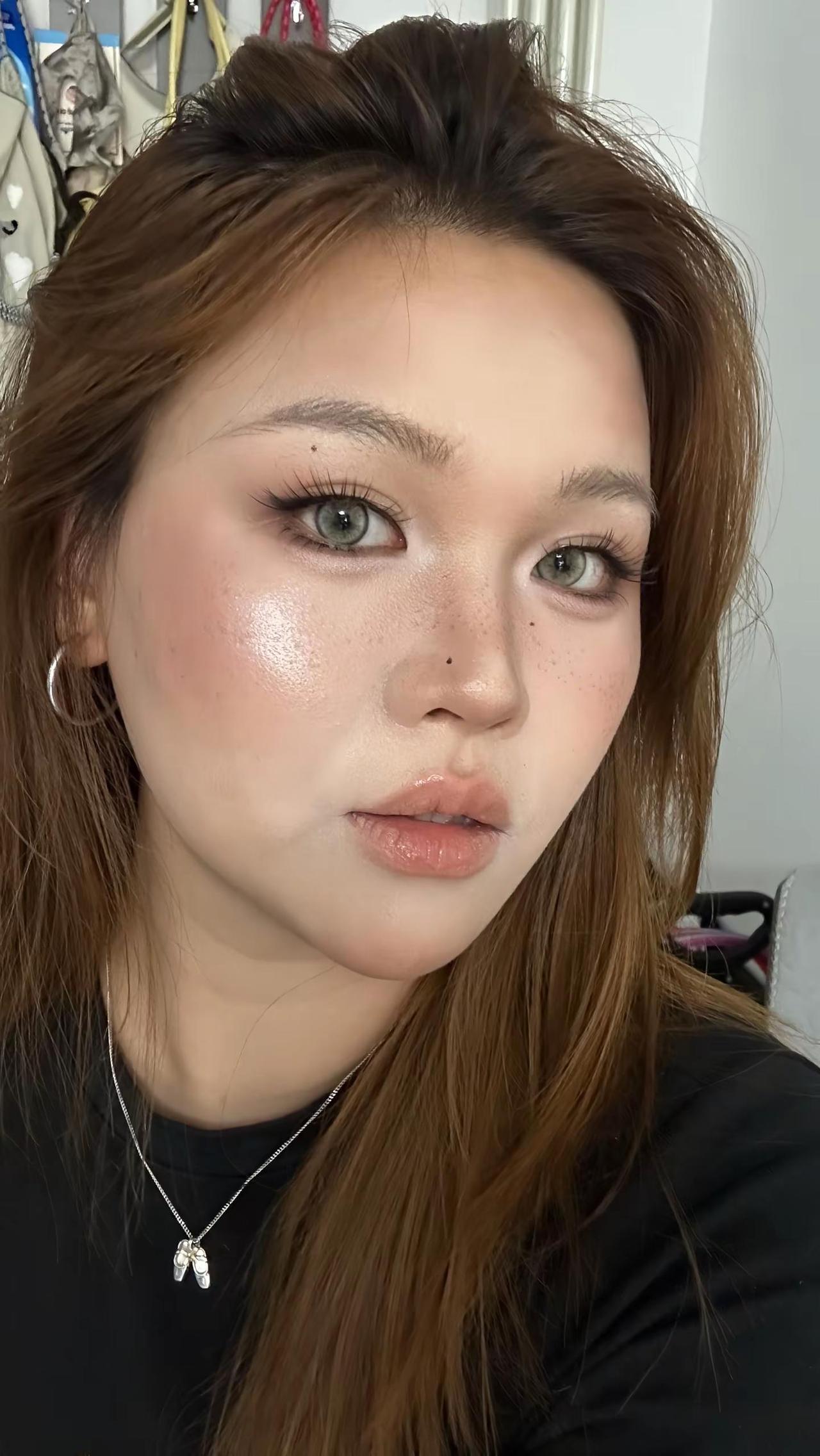 全职宝妈学化妆找适合自己的妆容 还是放弃不了亚裔妆零基础修学化妆 妆容前后对比