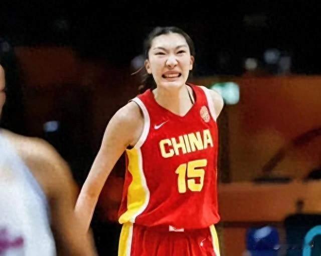 中国女篮75-72险胜波多黎各进八强！韩旭末节爆发，张子宇9分钟狂