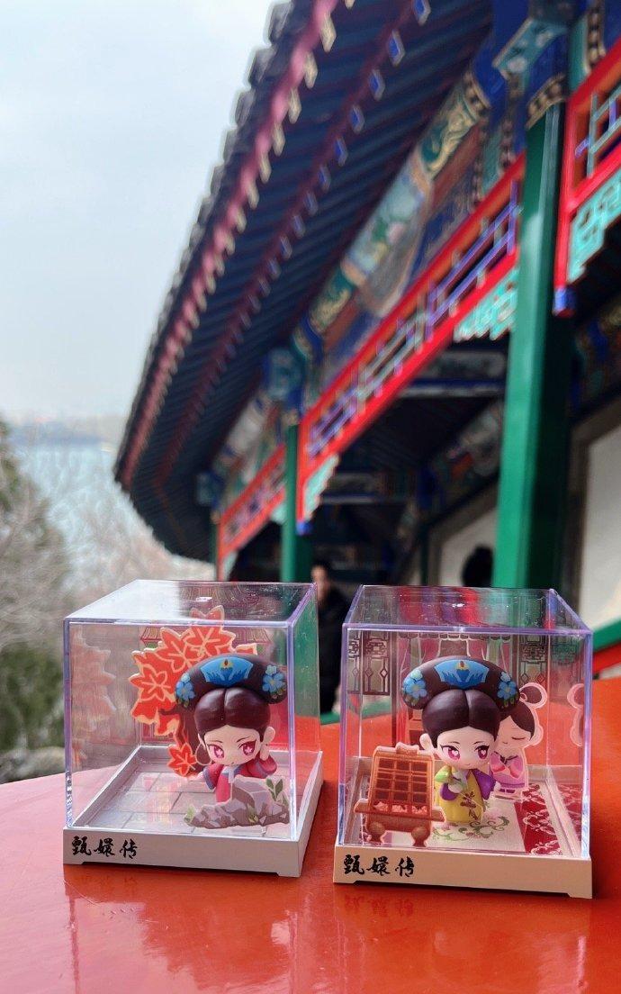 原来在陌生的城市也能拥有这样的时刻：推开人群就看见熟悉的脸，一开口就回到了少女时