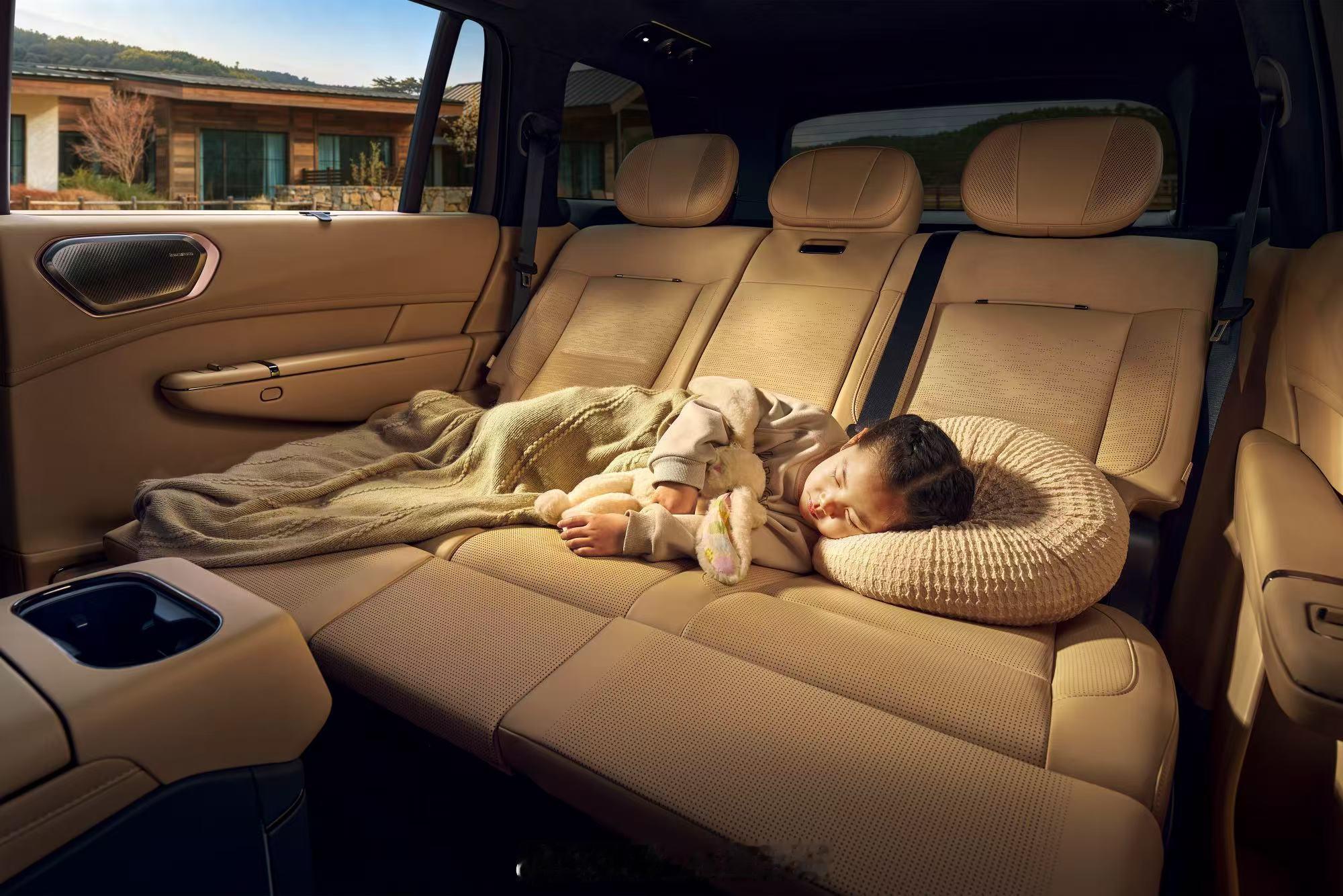 接近5米3的大五座，撒贝宁和朗朗都种草了！第2张图就特打动带娃奶爸奶妈们，停车二