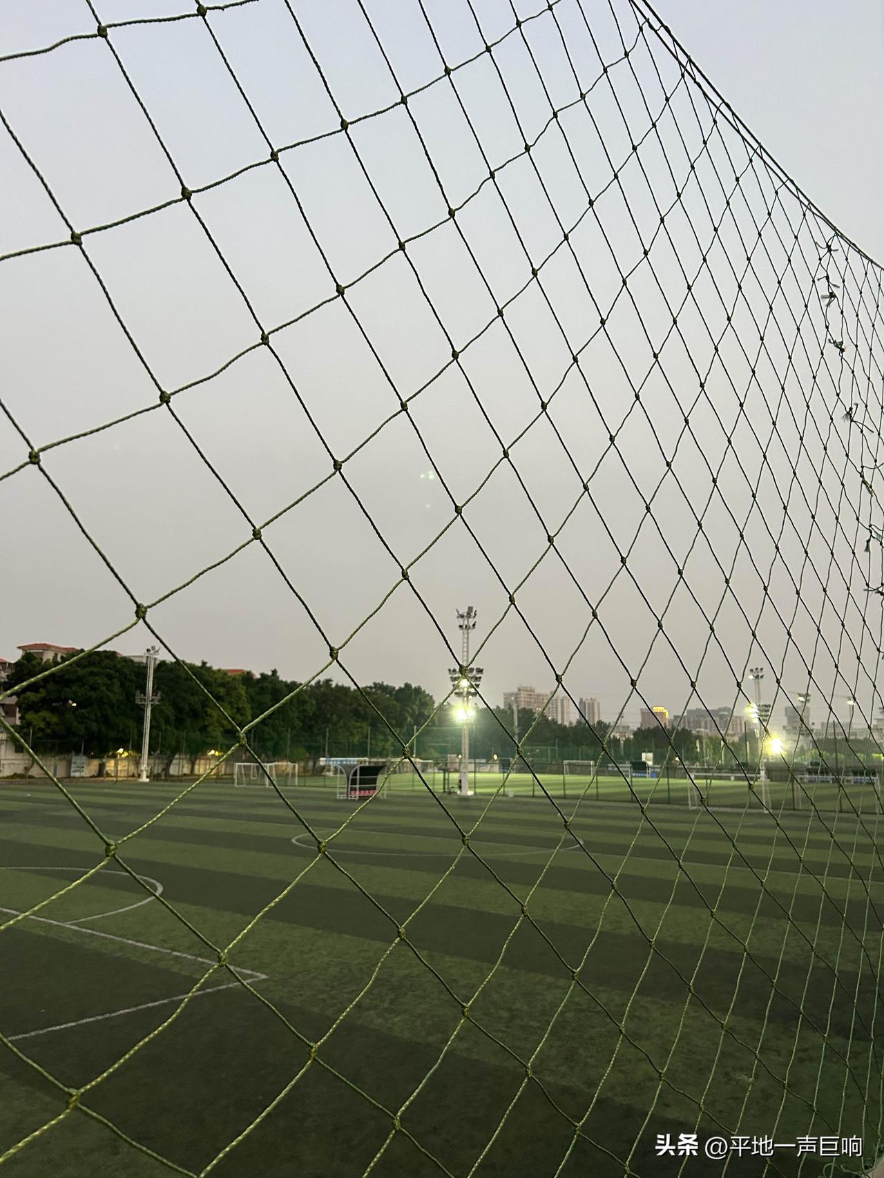 不要看不起任何人，那些低调的人，往往都在偷偷地闷声发大财……

偶然之间刷到一个