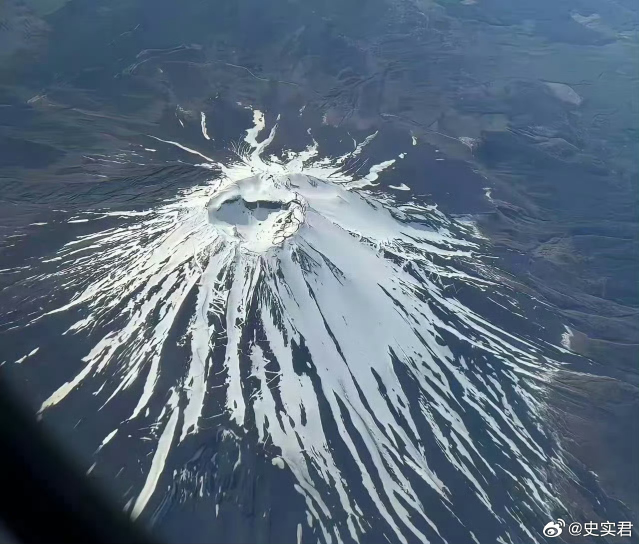 空中俯瞰富士山，大家有什么想说的吗？