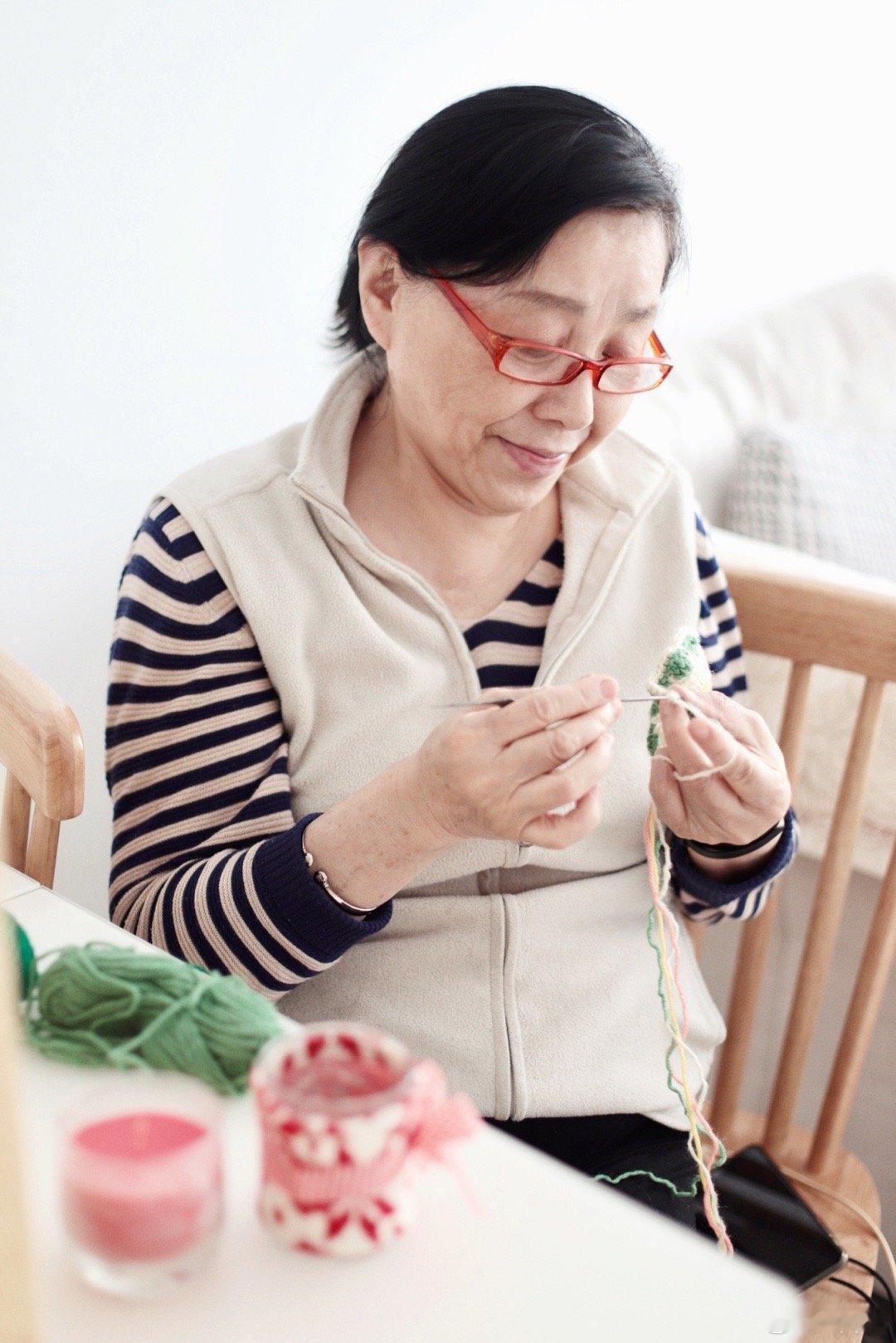 阿福能打电话了 爸妈总说“不用麻烦你们”，却在想找人聊聊时悄悄咽下话头；想学新科