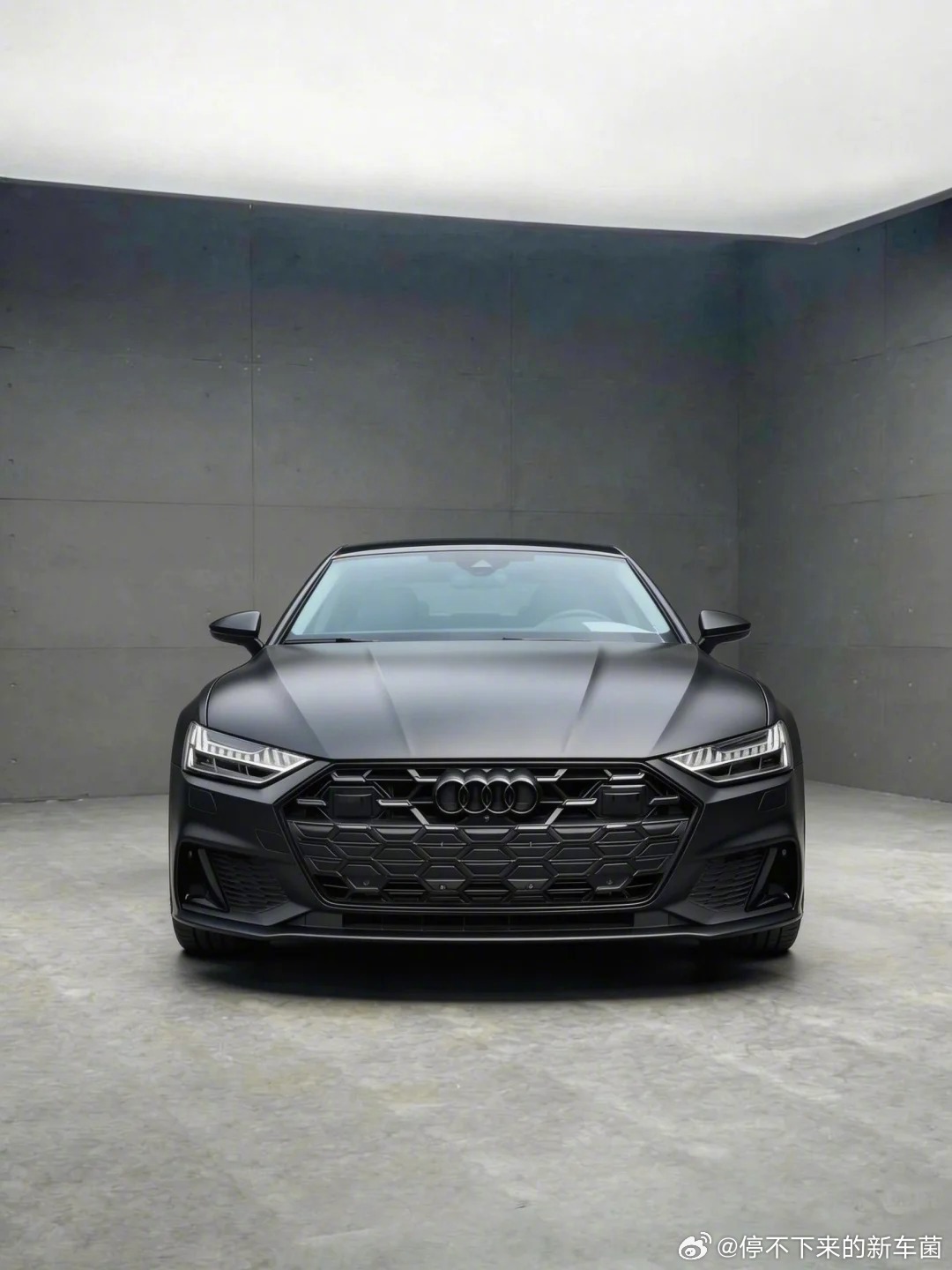 奥迪A7还是一如既往，黑武士更是帅 