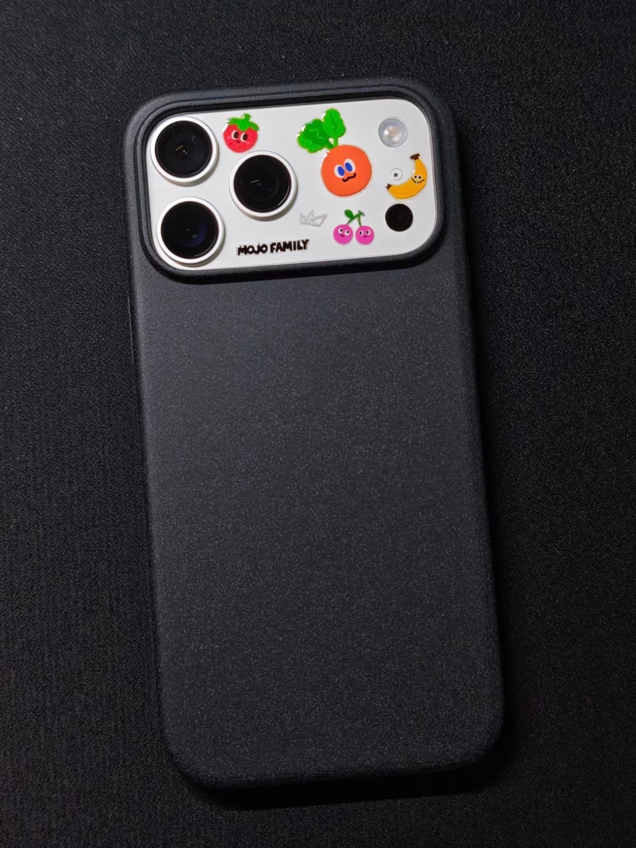 好看！瞬间感觉小贴纸对iPhone 17 Pro的摄像头凸台区域有画龙点睛的作用