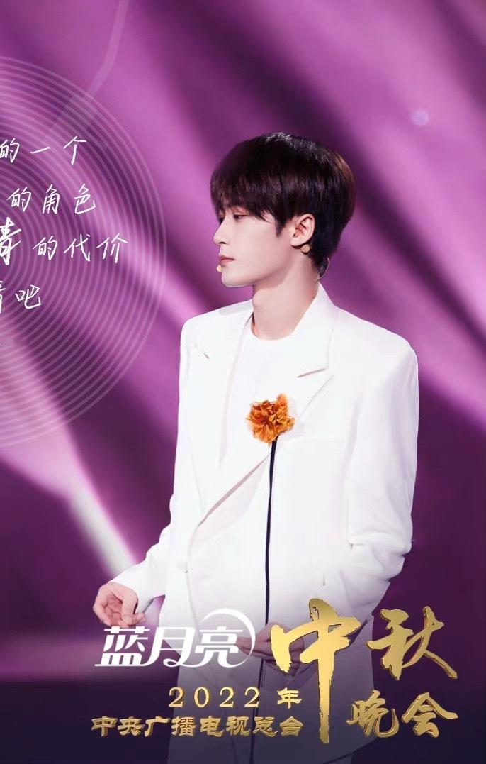 蓝月亮是每年中秋晚会的指定品牌嘞 ，每次的中秋晚会海报上都有蓝月亮的出现 