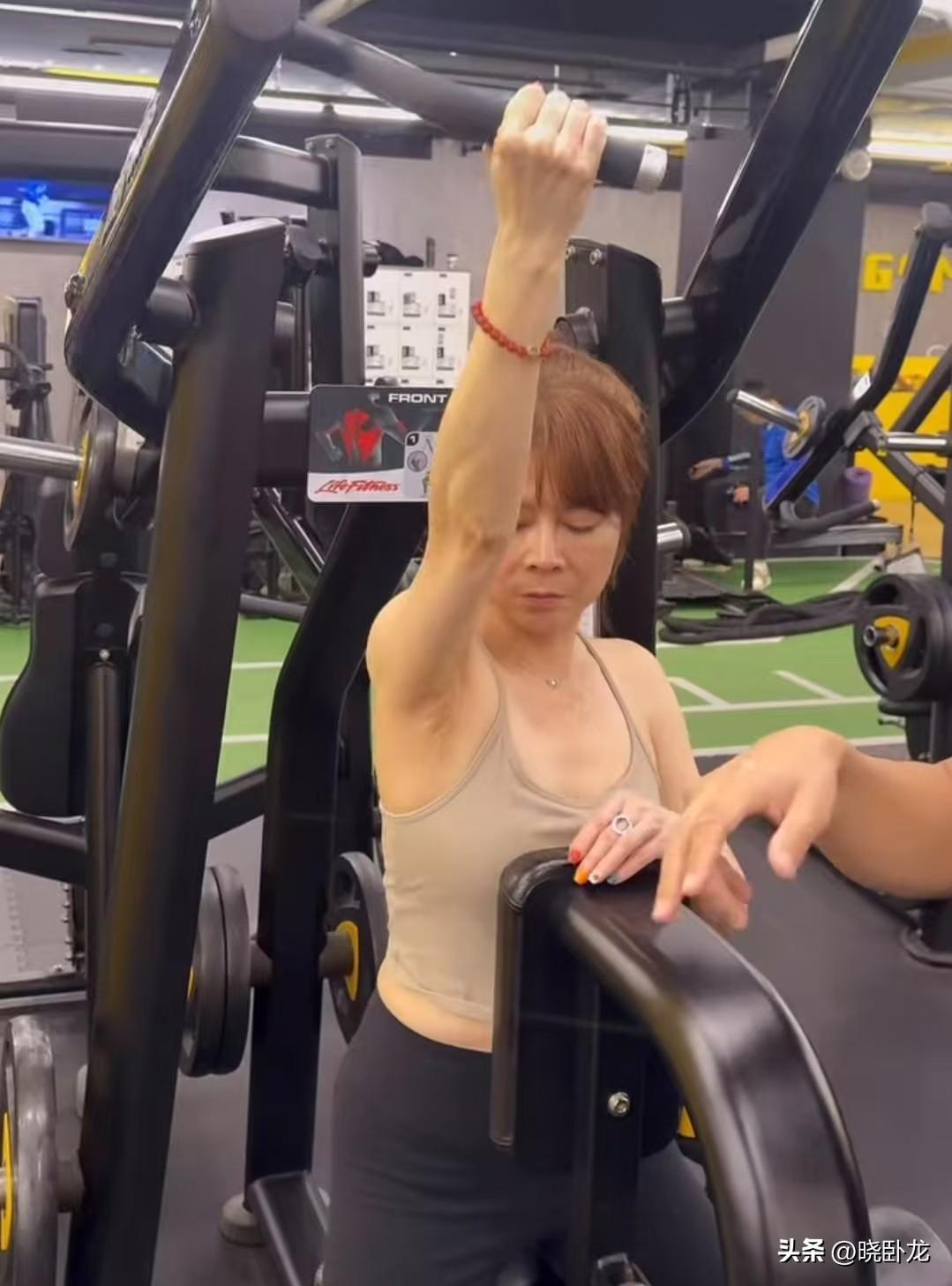 太出乎意料了，台湾tvbs电视台的女主持人钱子（钱怡君）私下里居然是这样的人，她