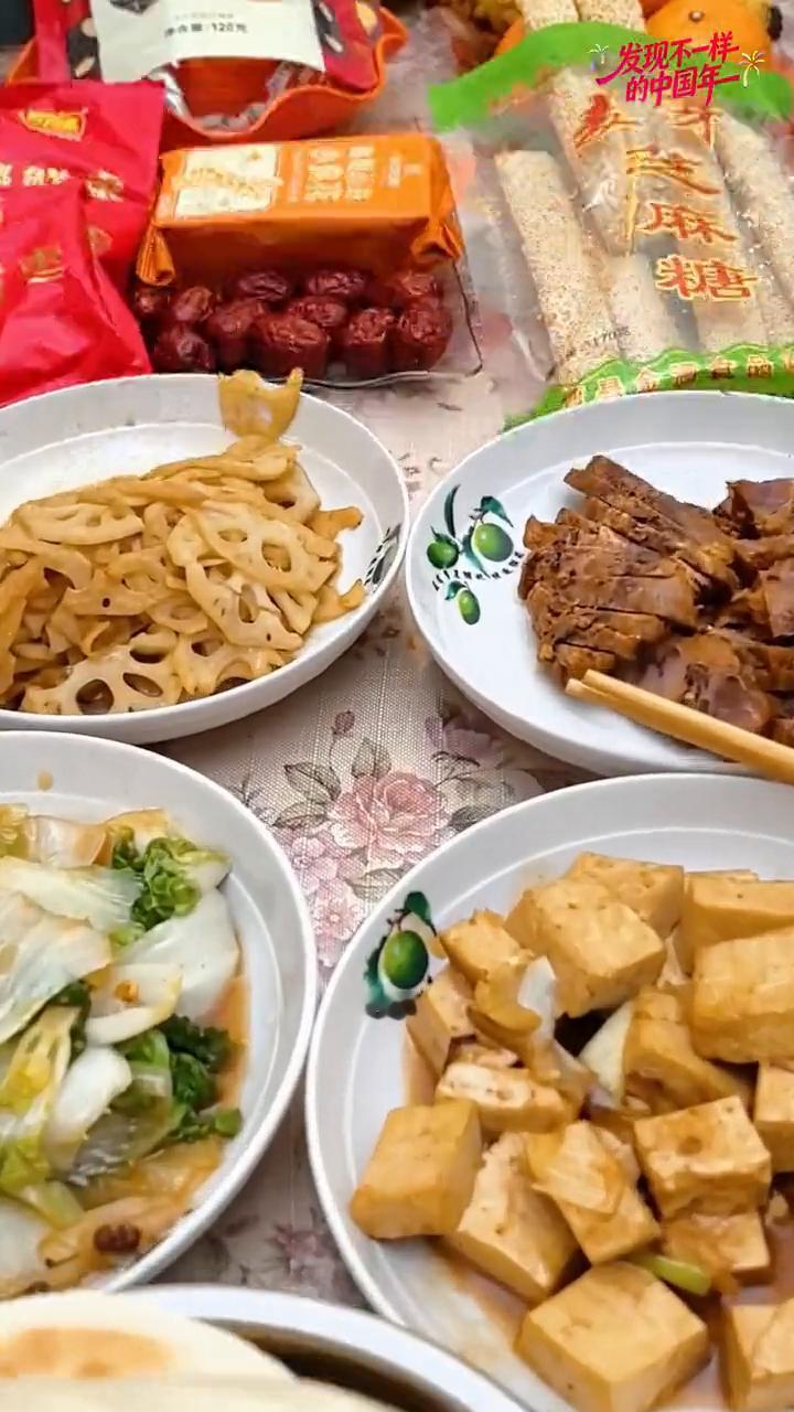 二十三祭灶你吃芝麻糖了吗？
人间烟火味，最抚凡人心。虔诚祭灶神，福泽代代深。二十