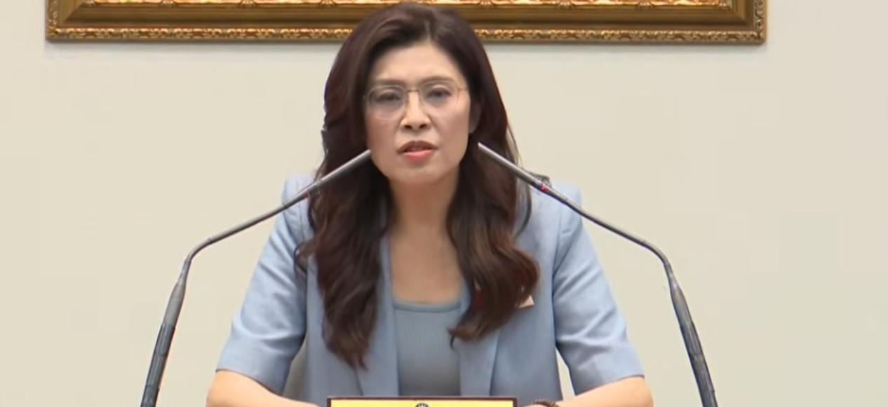 今天，可能是郑丽文最高兴的一天了，尤其是近一段时间以来。这次访问的敲定，给郑丽文