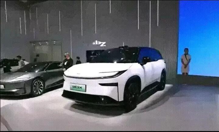 广汽丰田铂智3X，是一款纯电动紧凑型SUV。起步就是高阶智能驾驶，智能座舱全满足