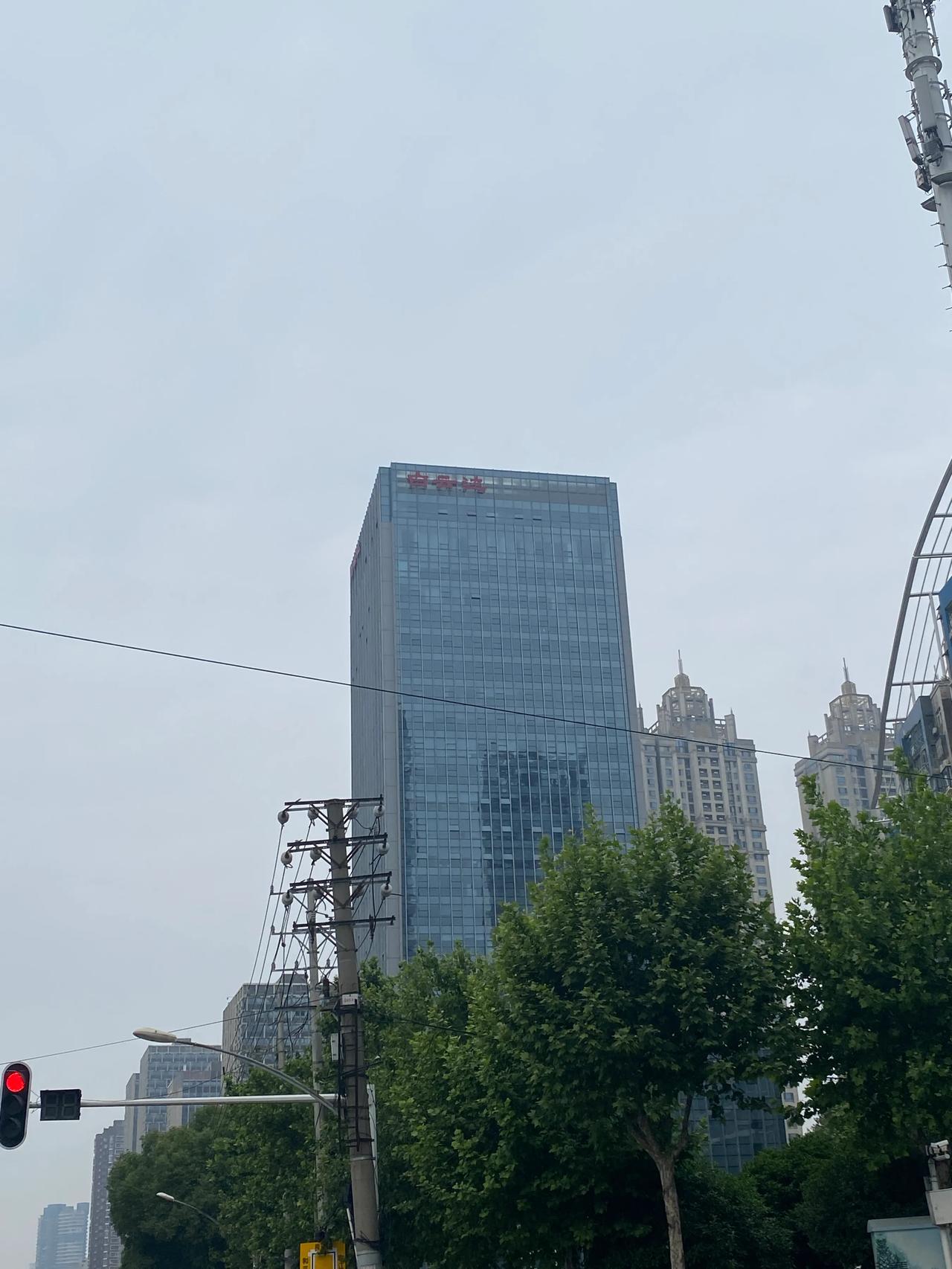 一个男人打电话给亲妈都是背着老婆，头条有多少已婚男性这样的？
亲妈打电话给儿子，