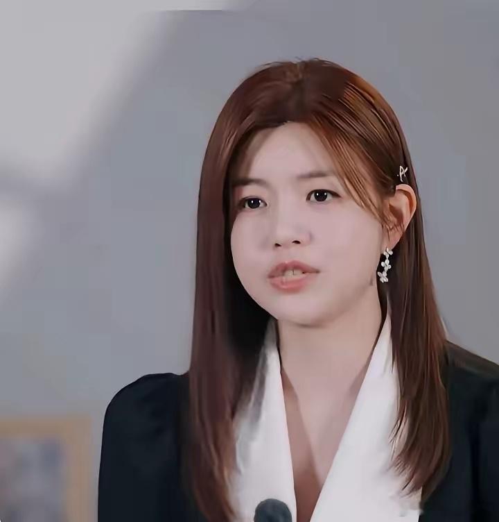 看了陈妍希节目的视频我发现她有一个特别好的点可能很多女性都没注意到，那就是她的性