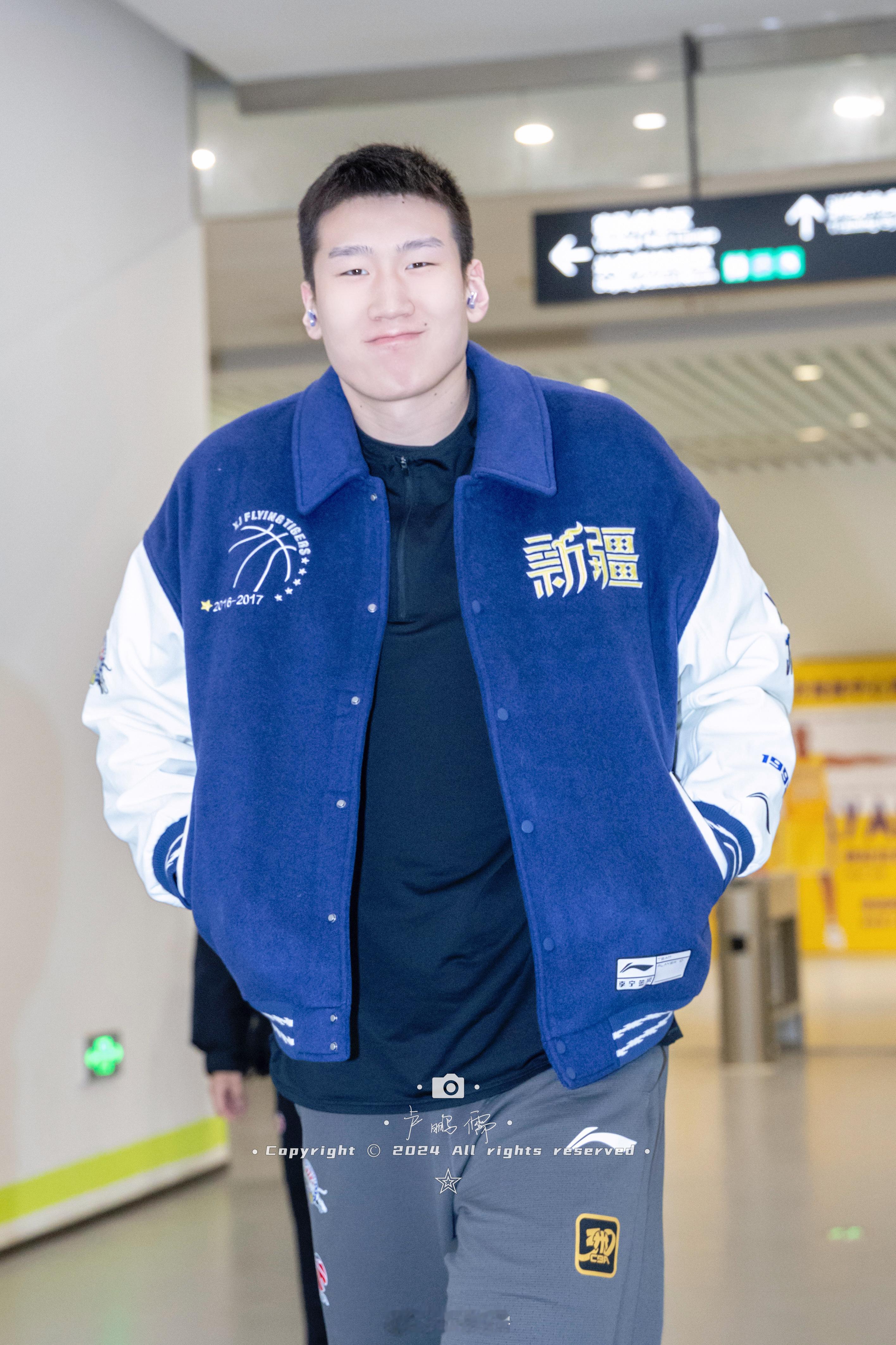 滴滴滴，让一让！球员通道有男模队来袭——李炎哲  