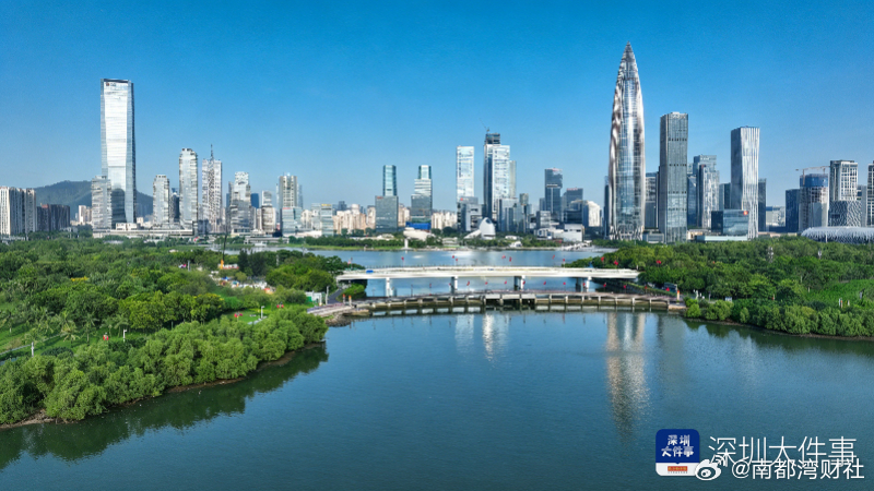 #深圳南山区成首个GDP过万亿元地市辖区#【重磅！#深圳南山成我国首个万亿GDP