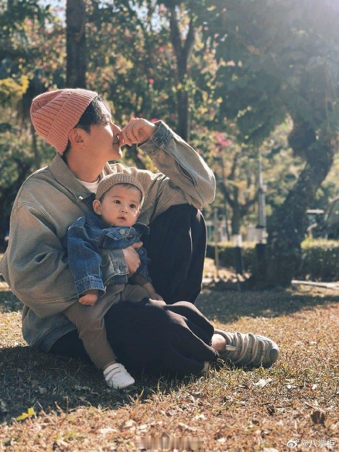 黄翠如萧正楠儿子正面照萧正楠黄翠如儿子正面照 萧哈哈正面照首曝光！趴在爸爸怀里的