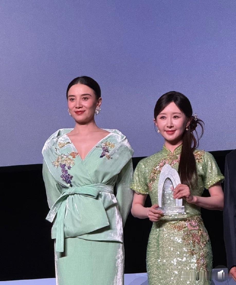 有个事我真想不明白，
为什么女明星们都喜欢整容呢，
你看，舒畅。
 
最近她和宋