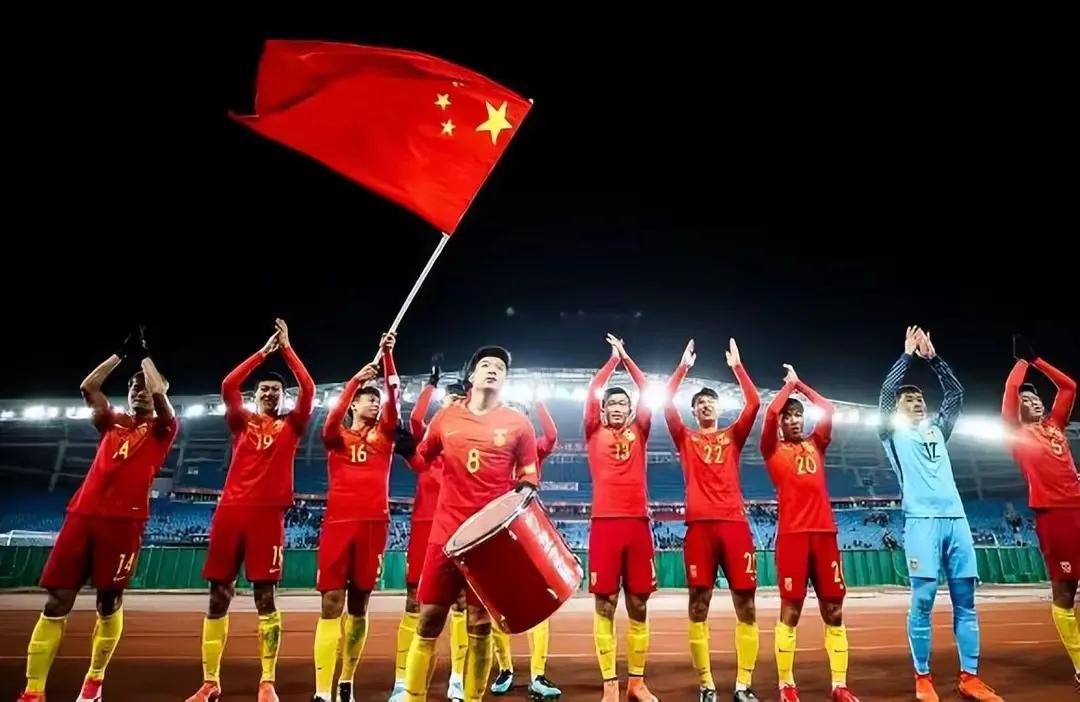 国足主帅伊万确实需要改变，如果不改变，后面一点戏没有！可以躺着离开，但别最后一地