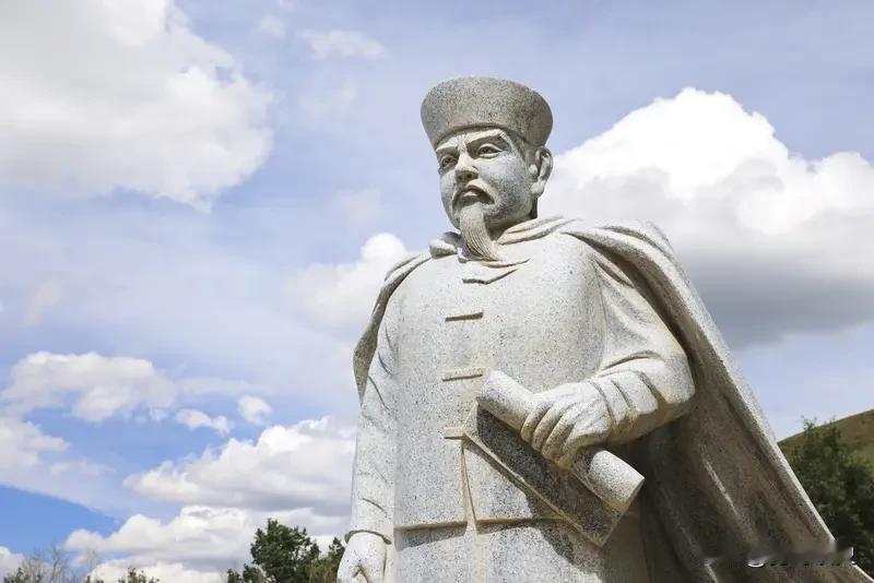 你最欣赏的历史人物是哪一个左宗棠。他本是落魄举人，却书生带兵，崛起于乱世，最终收