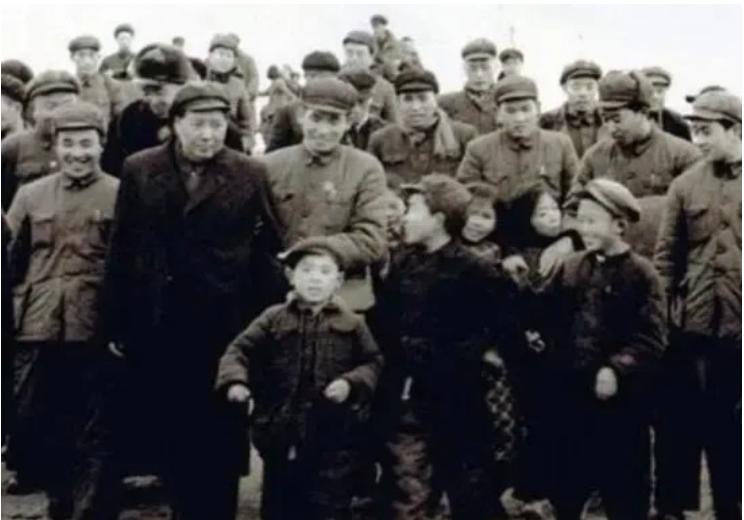 毛主席在晚年的时候其实是很清楚自己走后会发生什么事的，他是个很豁达的人，唯一担心