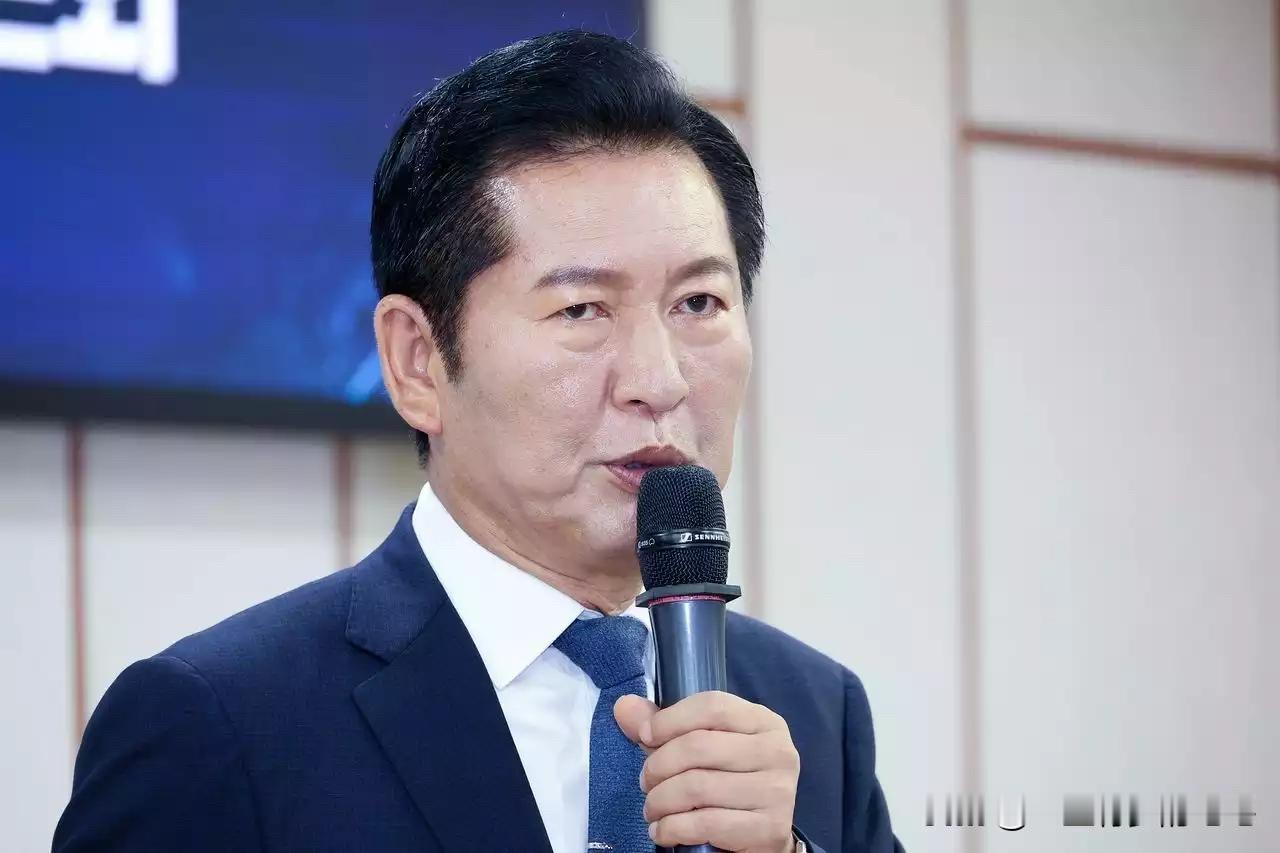 7月13日，韩国共同民主党前党首郑清来在国会召开记者会，正式宣布参加8‑17党代