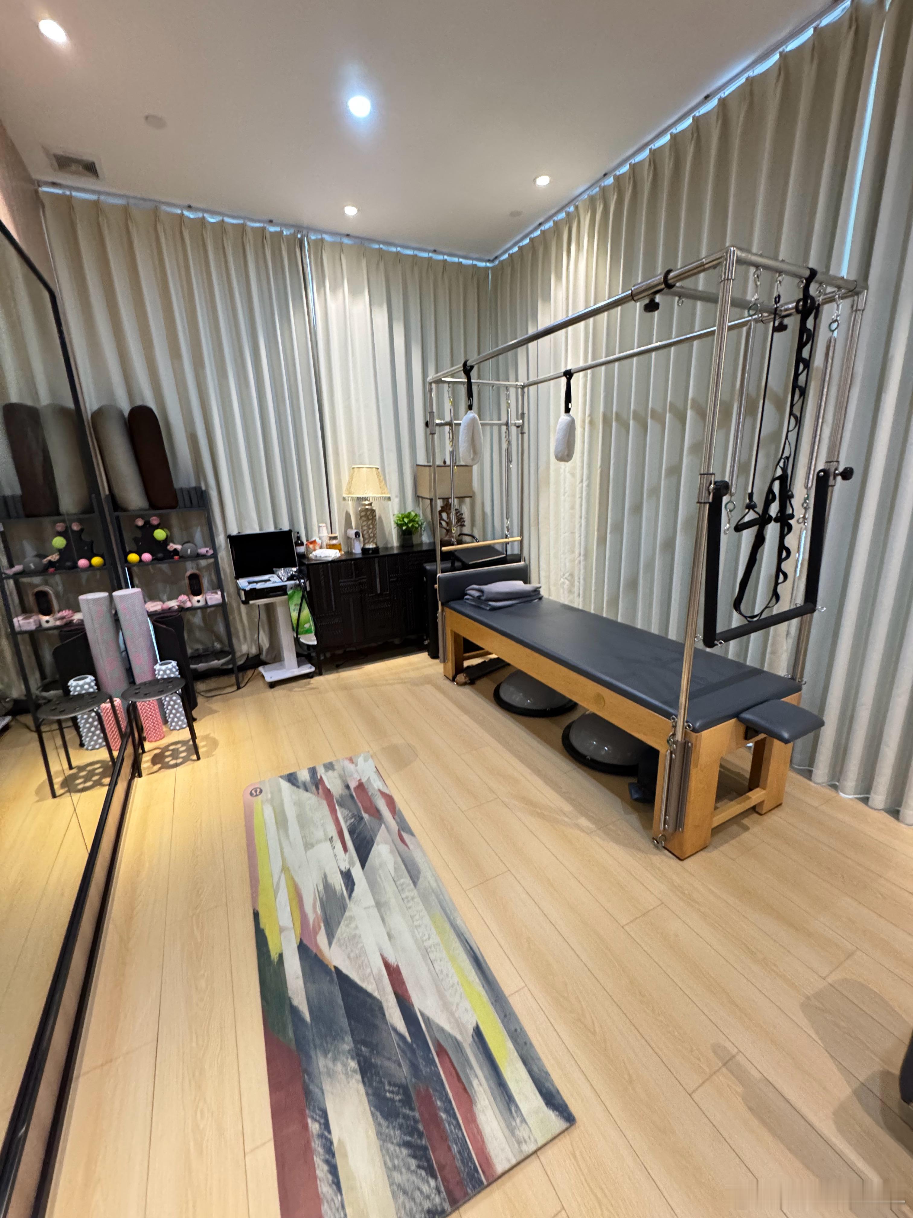 以前普拉提上小班课，老师听不见我习武之人的骨头声，今天私教课她说你骨头是不是在响