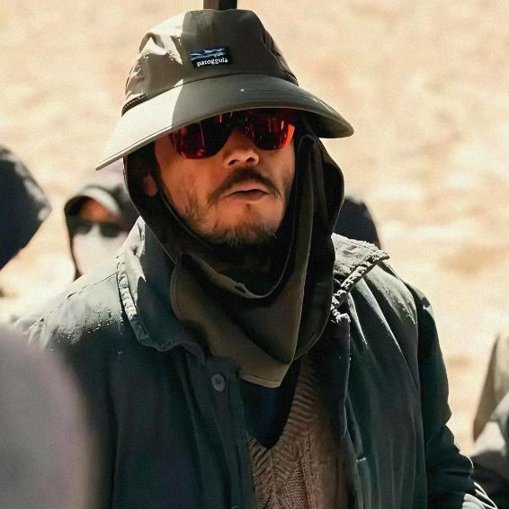 当年咬死要8750万片酬不肯降，逼停剧组赔几千万的杨烁，现在居然在4800米高原