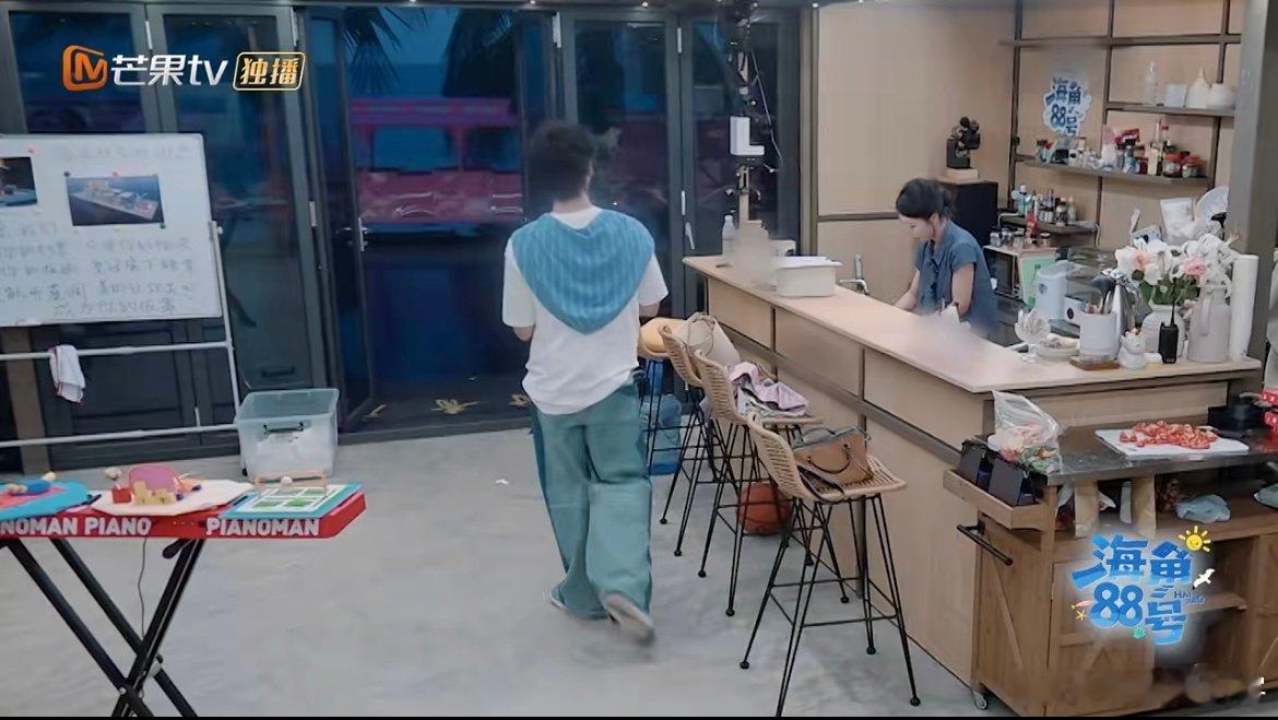 颜安炒菜好有锅气 颜安一句“你们有福了”瞬间点燃期待，颠勺翻炒行云流水，臂力满分