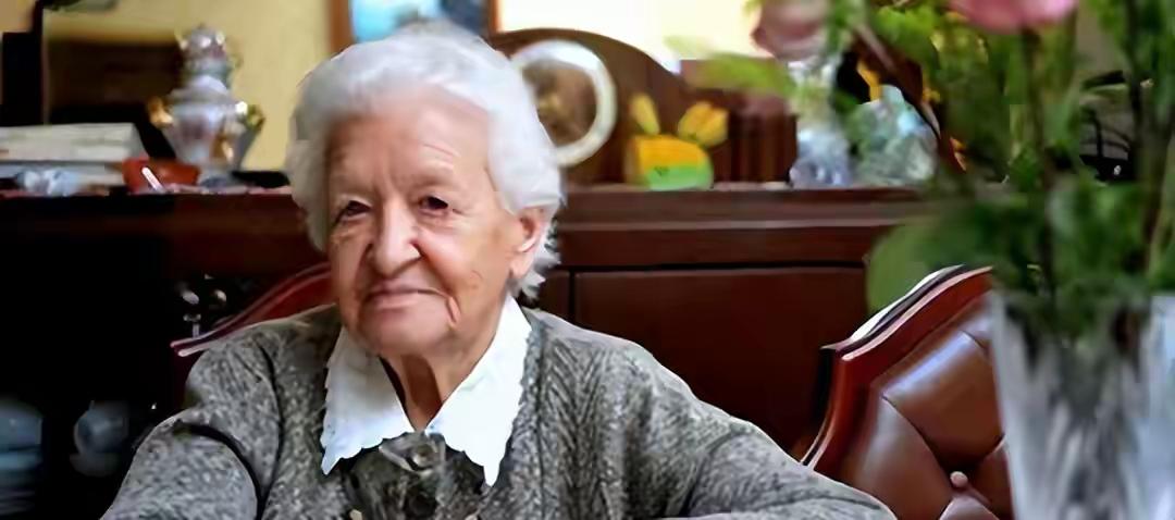 建国后，中央两劝李立三离婚未果，周总理想了个办法：放弃原国籍。

说起这事，得先