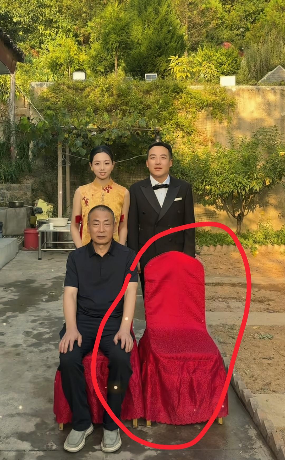 现在全网最有争议的网红就是西北小强了吧！
不是因为婚变也不是因为翻车
而是因为一