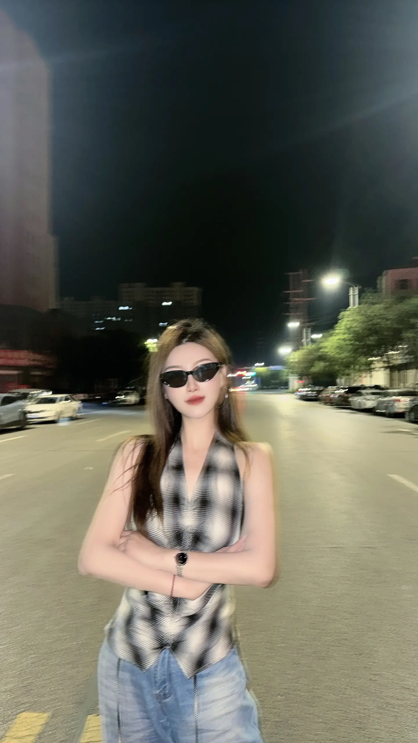 后劲太大了 这个点压压马路吧