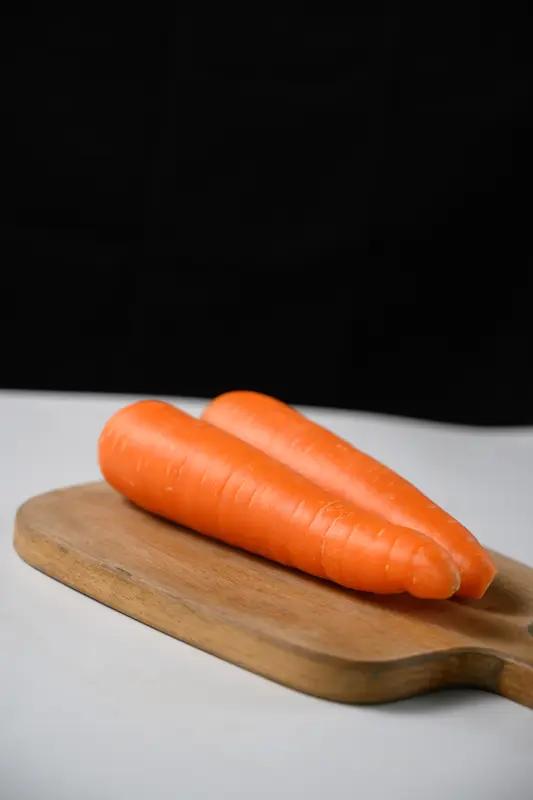 经常吃胡萝卜和香菇好处多多。胡萝卜富含胡萝卜素、维生素A和多种矿物质，香菇有丰富