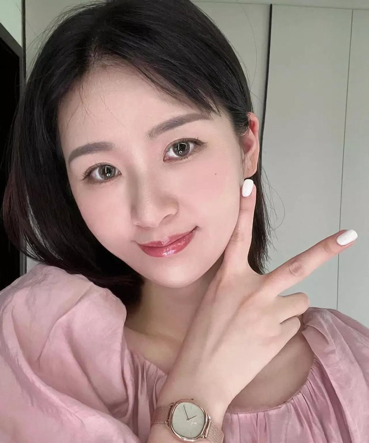 昨天跟老妈打电话，知道了她还住在别墅里，给人家老家，我劝她要是住的不舒服就别干了