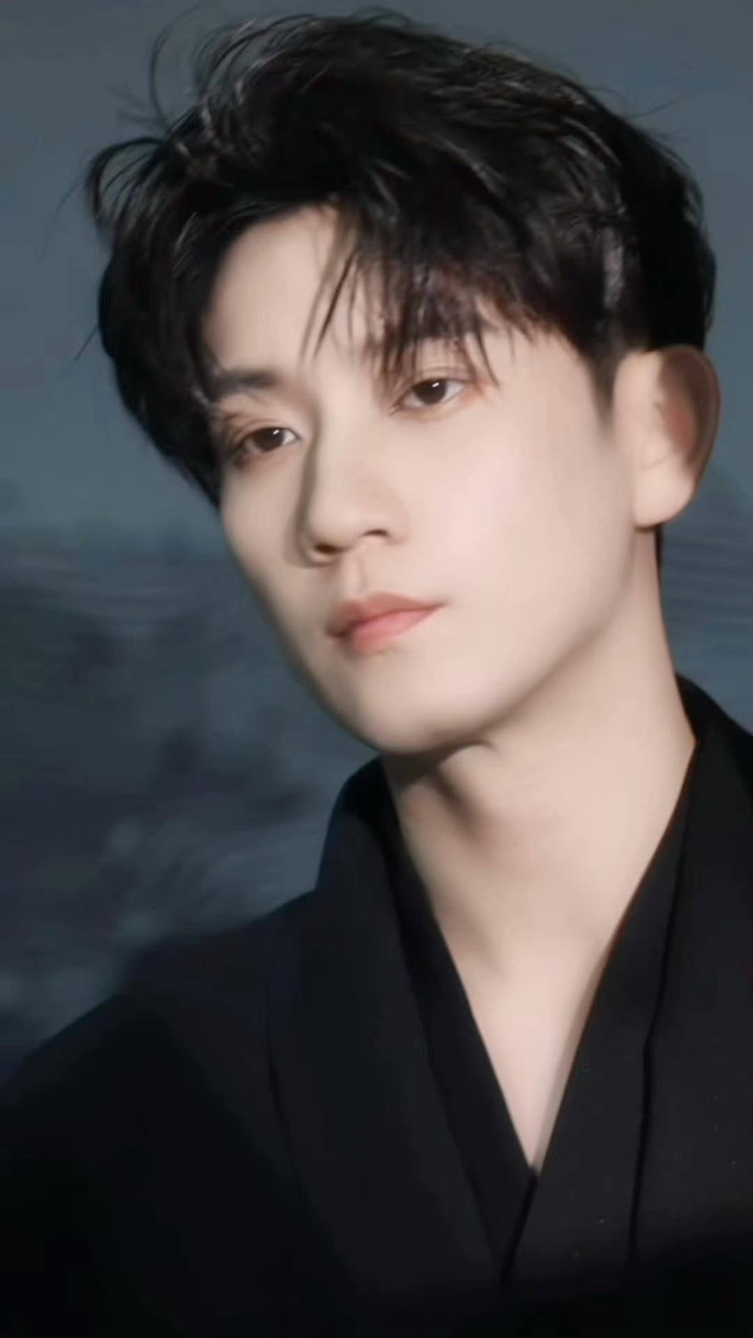 国风王子奇好权威 王子奇把国风穿出了现代感，那份权威不是老旧的威严，而是融合了当