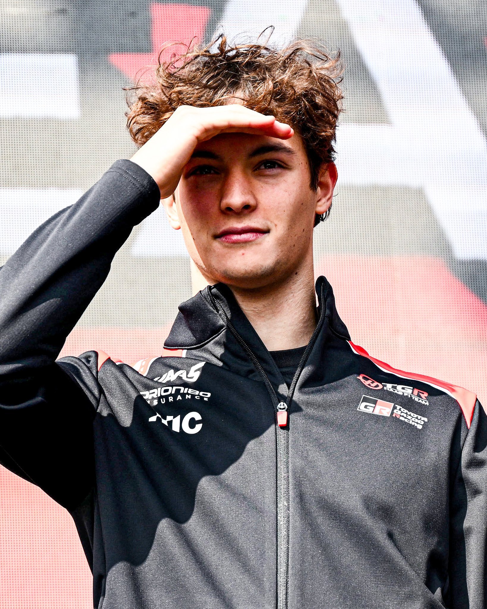 贝尔曼积分在两位迈凯伦和红牛车手身前f1