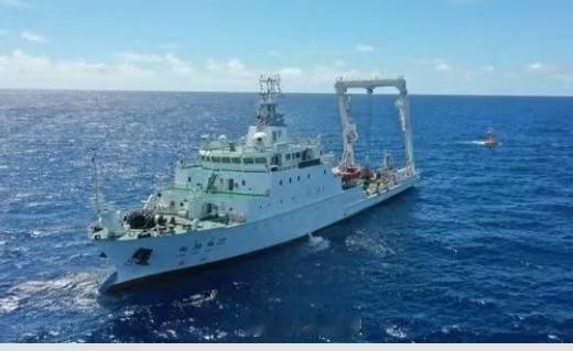 向阳红22号船又去台湾了

它是自然资源部3000吨的海洋调查船
距离台岛东部花