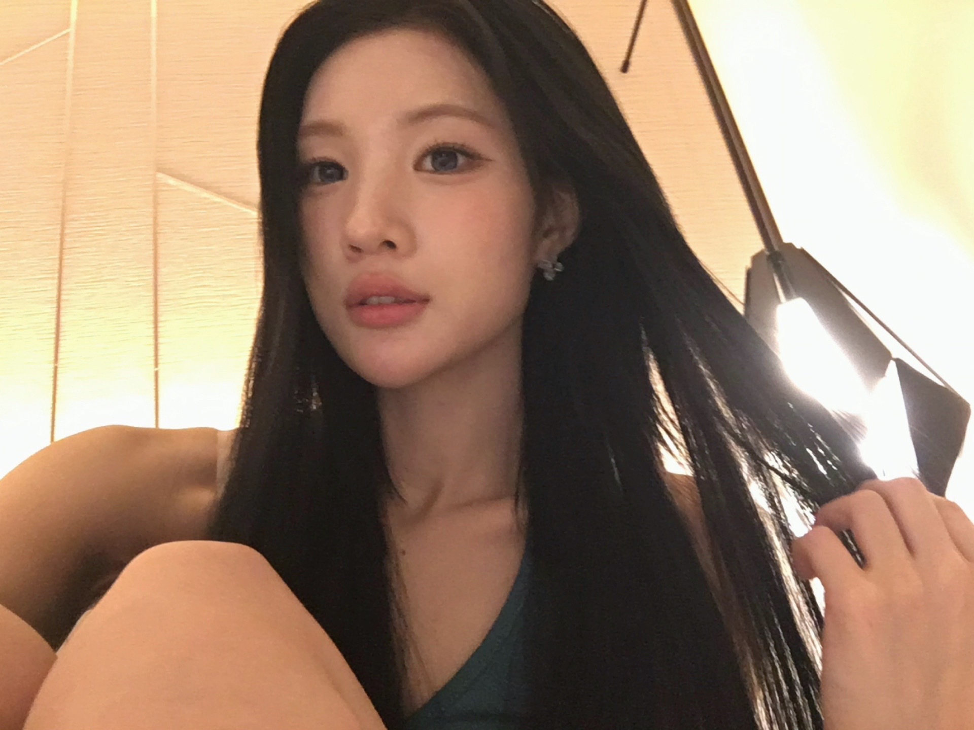 长发和短发皆俊美之人 